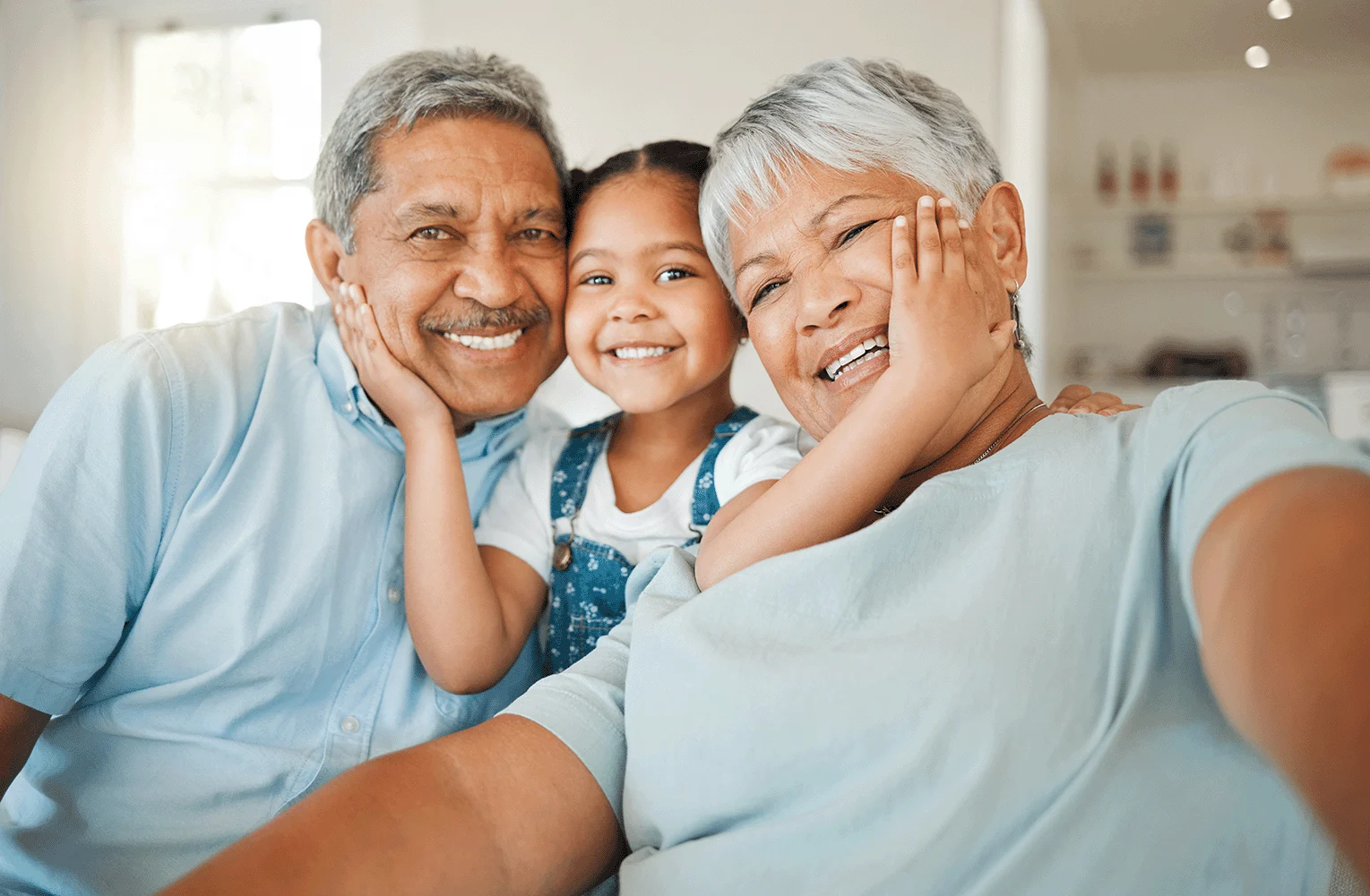 SMshot-of-grandparents-bonding-with-their-granddaugh-2022-09-30-22-14-31-utc